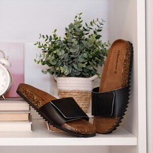 Bearpaw Leather Sybil Slide
